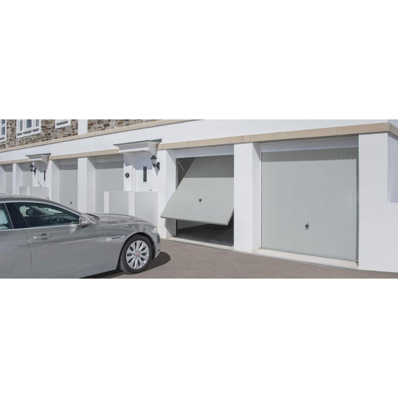 Porte basculante de garage avec portillon Porte basculante de garage avec portillon