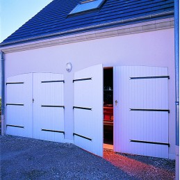 Porte de garage battante en PVC