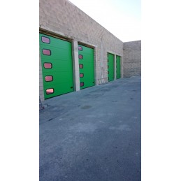 sectionnelle industrielle verte avec hublots